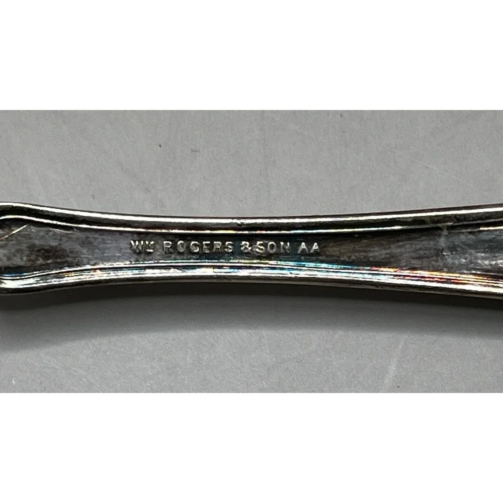 Wm Rogers & Son AA Silverplate Master Butter Knife Art Deco Fluted Handle 7.25